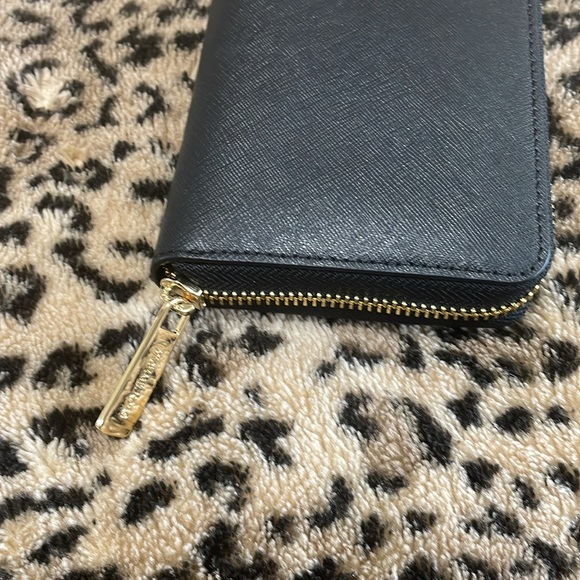 Women’s Michael Kors Wallet - Picture 5 of 8